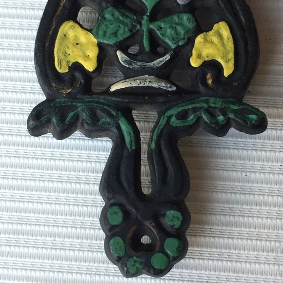 Small Cast Iron Metal Trivet Wall Hanging Spoon Rest Floral Flower Painted Vtg - Picture 6 of 12